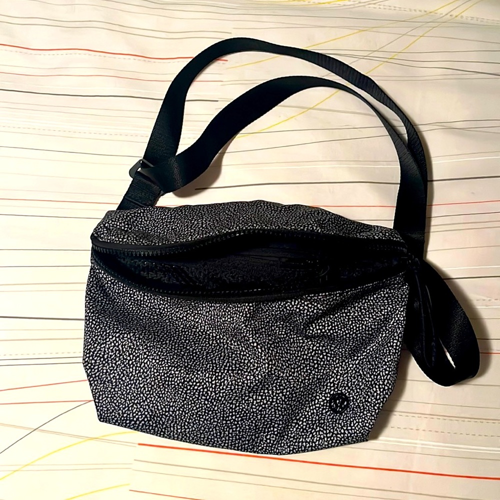 Lululemon Athletica Fanny Pack Bag Grey Black